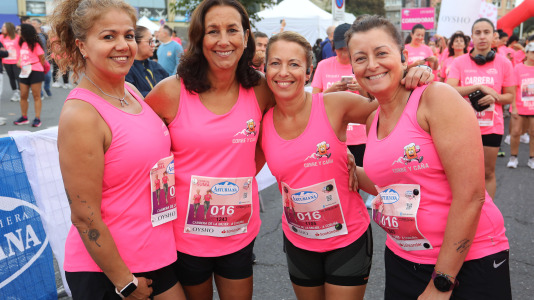 Una marea rosa de 7.000 mujeres participan en la Carrera de la Mujer de A Coruña