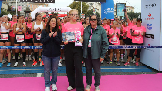 Una marea rosa de 7.000 mujeres participan en la Carrera de la Mujer de A Coruña