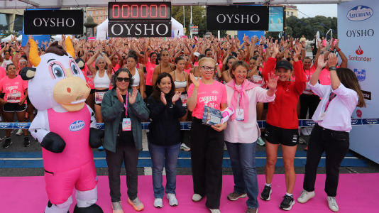 Una marea rosa de 7.000 mujeres participan en la Carrera de la Mujer de A Coruña
