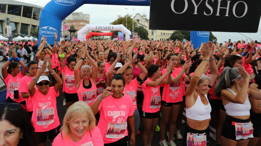 Una marea rosa de 7.000 mujeres participan en la Carrera de la Mujer de A Coruña