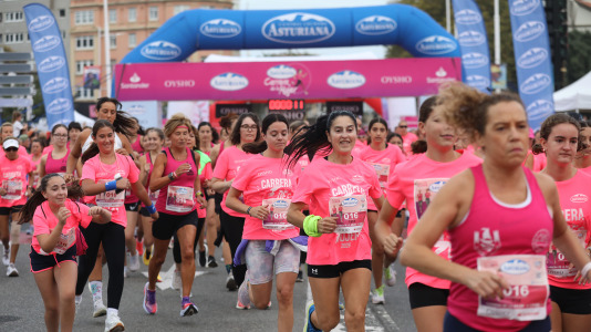 Una marea rosa de 7.000 mujeres participan en la Carrera de la Mujer de A Coruña