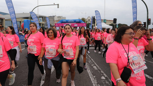 Una marea rosa de 7.000 mujeres participan en la Carrera de la Mujer de A Coruña