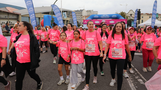 Una marea rosa de 7.000 mujeres participan en la Carrera de la Mujer de A Coruña
