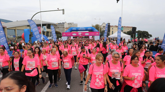 Una marea rosa de 7.000 mujeres participan en la Carrera de la Mujer de A Coruña
