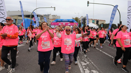 Una marea rosa de 7.000 mujeres participan en la Carrera de la Mujer de A Coruña