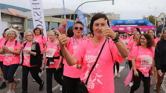 Una marea rosa de 7.000 mujeres participan en la Carrera de la Mujer de A Coruña