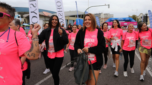 Una marea rosa de 7.000 mujeres participan en la Carrera de la Mujer de A Coruña