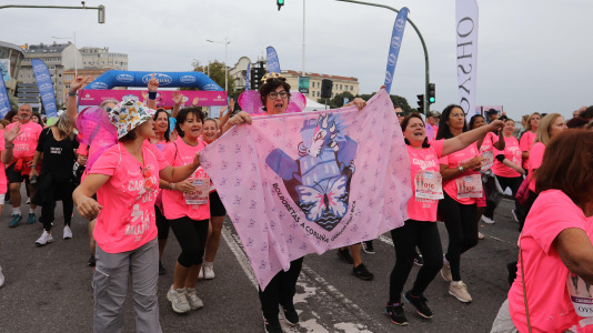 Una marea rosa de 7.000 mujeres participan en la Carrera de la Mujer de A Coruña