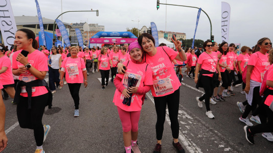 Una marea rosa de 7.000 mujeres participan en la Carrera de la Mujer de A Coruña