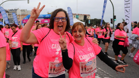 Una marea rosa de 7.000 mujeres participan en la Carrera de la Mujer de A Coruña