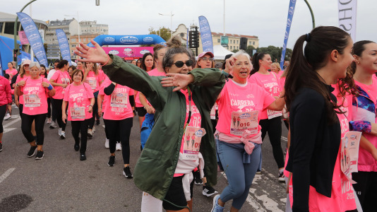 Una marea rosa de 7.000 mujeres participan en la Carrera de la Mujer de A Coruña