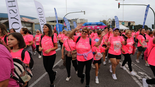 Una marea rosa de 7.000 mujeres participan en la Carrera de la Mujer de A Coruña