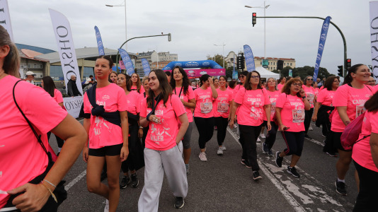 Una marea rosa de 7.000 mujeres participan en la Carrera de la Mujer de A Coruña