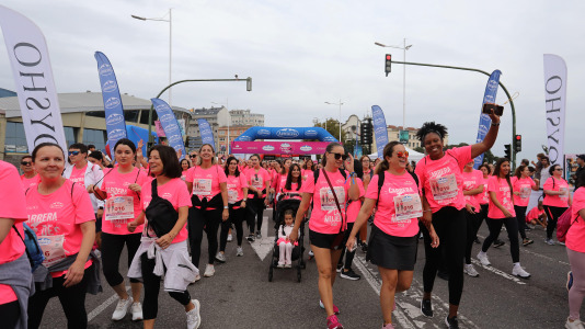 Una marea rosa de 7.000 mujeres participan en la Carrera de la Mujer de A Coruña