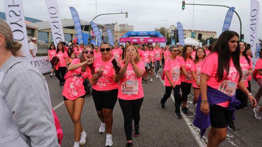 Una marea rosa de 7.000 mujeres participan en la Carrera de la Mujer de A Coruña