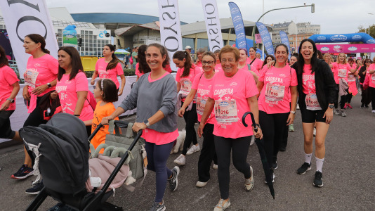Una marea rosa de 7.000 mujeres participan en la Carrera de la Mujer de A Coruña