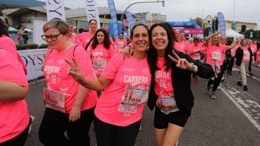 Una marea rosa de 7.000 mujeres participan en la Carrera de la Mujer de A Coruña