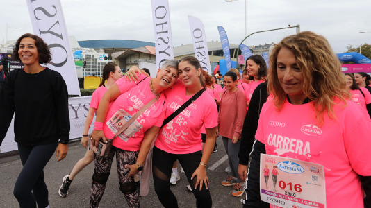 Una marea rosa de 7.000 mujeres participan en la Carrera de la Mujer de A Coruña