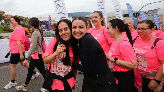 Una marea rosa de 7.000 mujeres participan en la Carrera de la Mujer de A Coruña