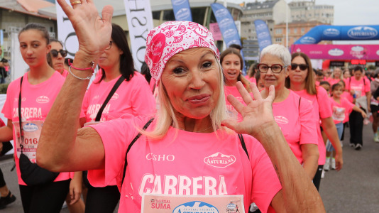 Una marea rosa de 7.000 mujeres participan en la Carrera de la Mujer de A Coruña