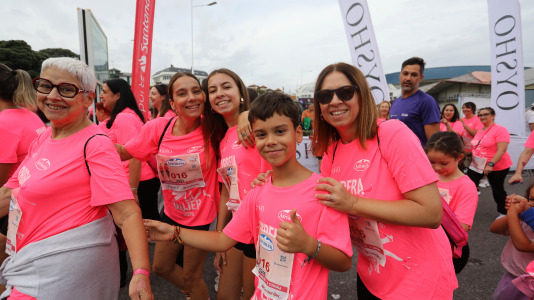 Una marea rosa de 7.000 mujeres participan en la Carrera de la Mujer de A Coruña