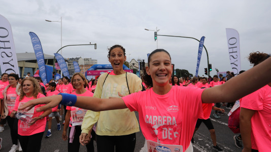 Una marea rosa de 7.000 mujeres participan en la Carrera de la Mujer de A Coruña