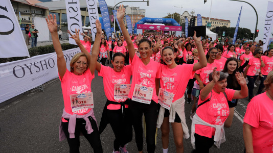Una marea rosa de 7.000 mujeres participan en la Carrera de la Mujer de A Coruña
