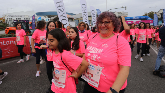 Una marea rosa de 7.000 mujeres participan en la Carrera de la Mujer de A Coruña