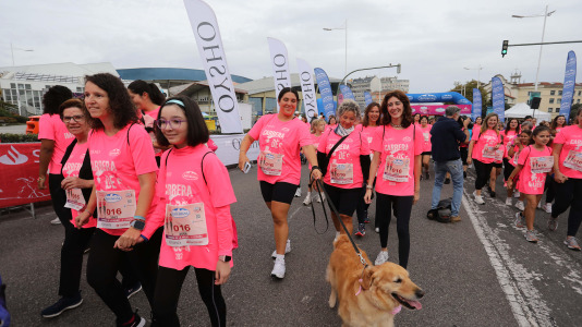 Una marea rosa de 7.000 mujeres participan en la Carrera de la Mujer de A Coruña