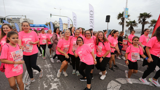 Una marea rosa de 7.000 mujeres participan en la Carrera de la Mujer de A Coruña