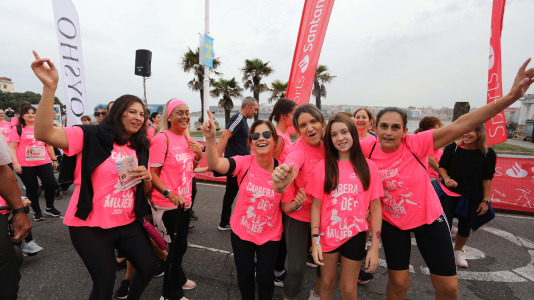 Una marea rosa de 7.000 mujeres participan en la Carrera de la Mujer de A Coruña