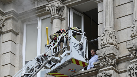 Los Bomberos de A Coruña realizaron un simulacro en María Pita dentro de las actividades de la Semana de la Prevención