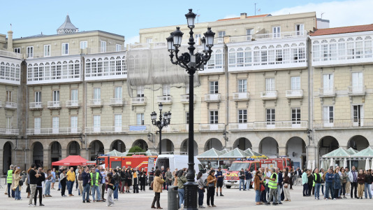Los Bomberos de A Coruña realizaron un simulacro en María Pita dentro de las actividades de la Semana de la Prevención
