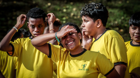 El colegio Franciscanos, para conmemorar los 800 años del tránsito de San Francisco, que se cumplen este sábado, 3 de octubre, realizó una carrera que además de promover la salud, tiene un fin solidario: recolectar fondos para la asociación Boa Noite
