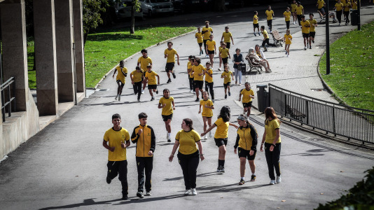 El colegio Franciscanos, para conmemorar los 800 años del tránsito de San Francisco, que se cumplen este sábado, 3 de octubre, realizó una carrera que además de promover la salud, tiene un fin solidario: recolectar fondos para la asociación Boa Noite