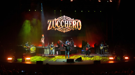 En el marco de su gira 'Overdose d'Amore Gold', con la que también está celebrando el 25 aniversario de uno de sus grandes hits, 'Baila', el artista italiano puso a bailar al Palacio de la Ópera