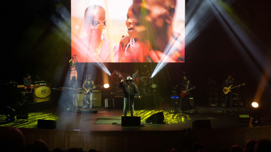 En el marco de su gira 'Overdose d'Amore Gold', con la que también está celebrando el 25 aniversario de uno de sus grandes hits, 'Baila', el artista italiano puso a bailar al Palacio de la Ópera