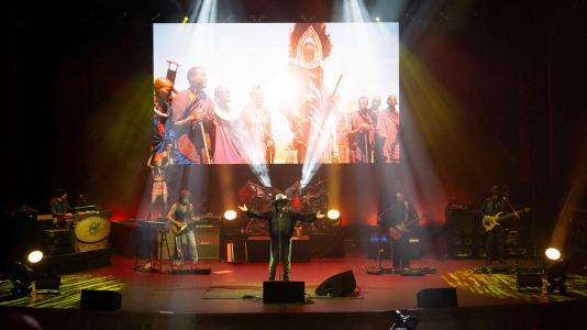En el marco de su gira 'Overdose d'Amore Gold', con la que también está celebrando el 25 aniversario de uno de sus grandes hits, 'Baila', el artista italiano puso a bailar al Palacio de la Ópera