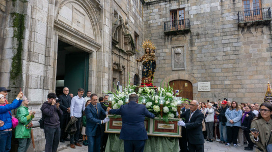 Desde la iglesia de Santo Domingo partió la patrona de la ciudad, la virgen del Rosario, en su tradicional procesión por las calles de la Ciudad Vieja