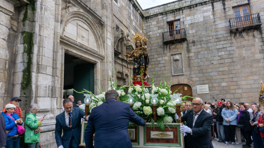 Desde la iglesia de Santo Domingo partió la patrona de la ciudad, la virgen del Rosario, en su tradicional procesión por las calles de la Ciudad Vieja