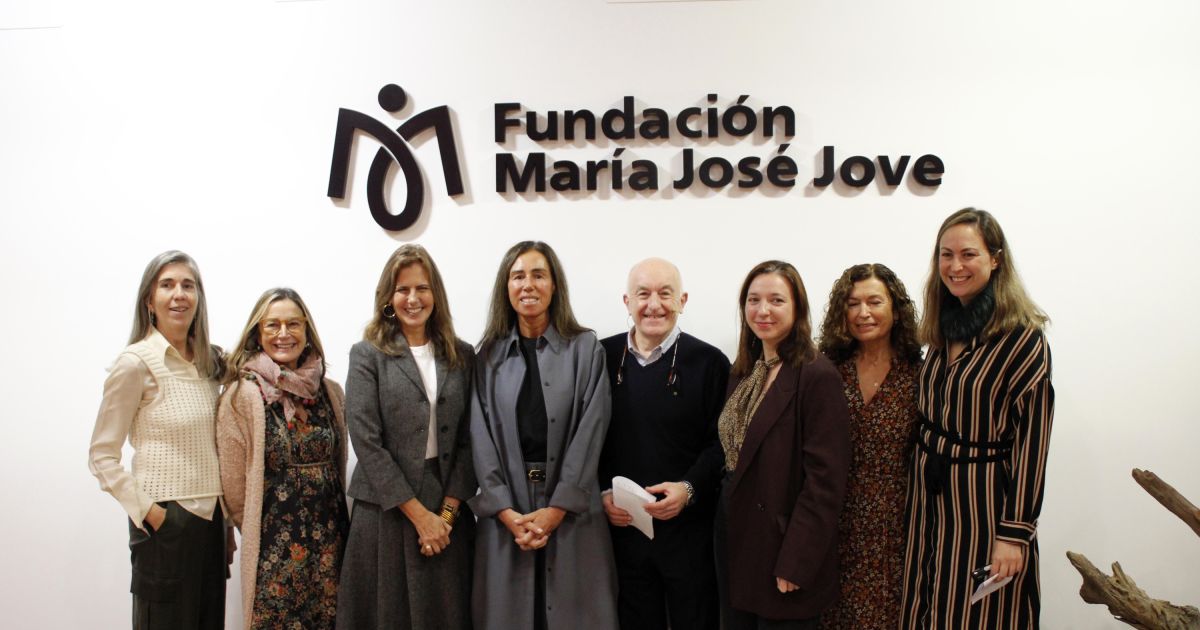 La Fundación María José Jove presenta las vivencias de trece mayores a ...