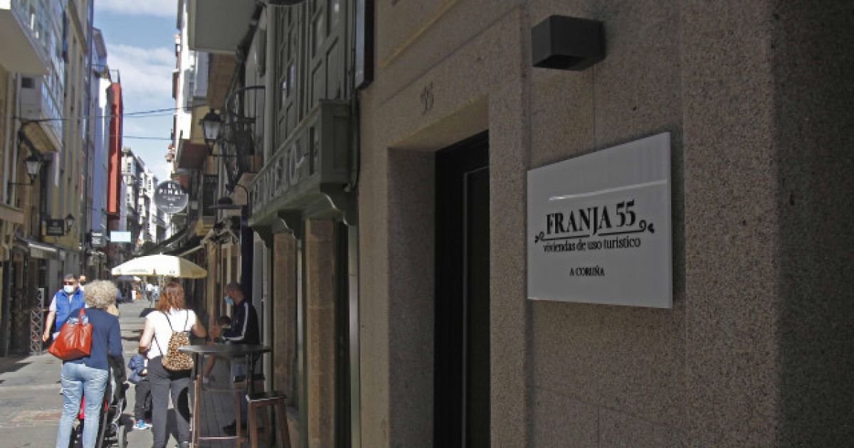 Un centenar de pisos turísticos de A Coruña no cumplen con los requisitos