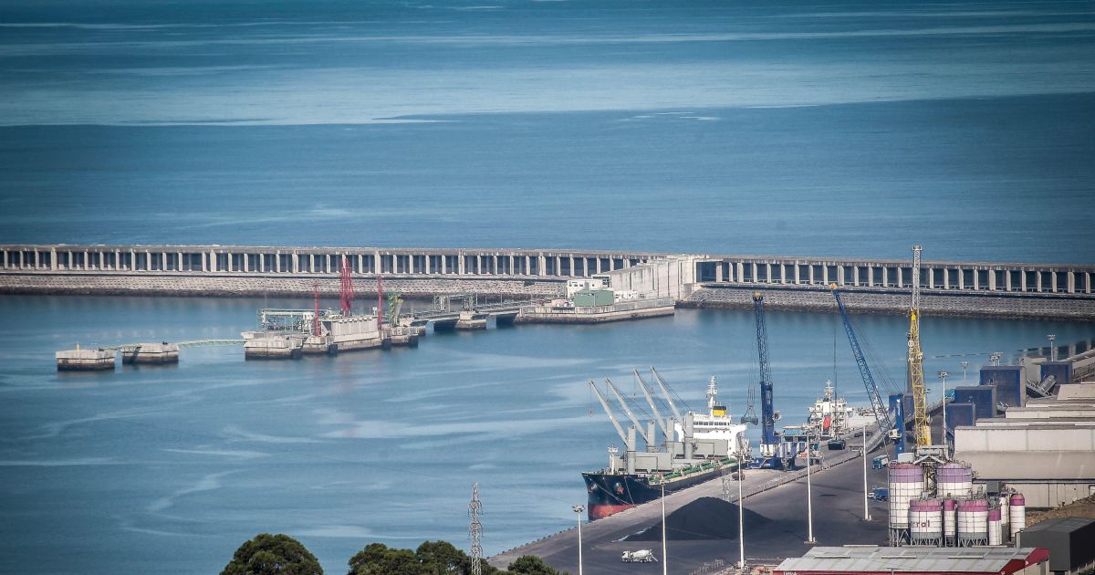 Últimos pasos para el traslado completo de Repsol: el Puerto de A Coruña adjudica la ampliación del muelle de Langosteira